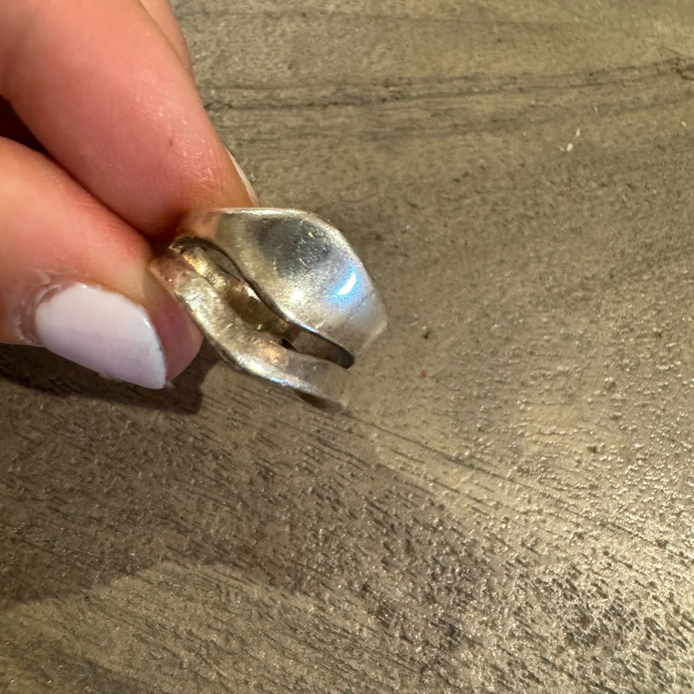 Beautiful 925 Sterling silver ring 10g size 6.75